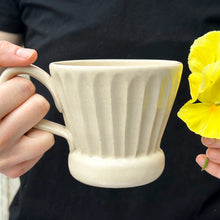 Load image into Gallery viewer, Dahlia Mug