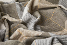 Load image into Gallery viewer, Glynn Lambswool Throw Blanket