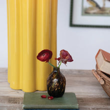 Load image into Gallery viewer, Tortoise Glass Vase
